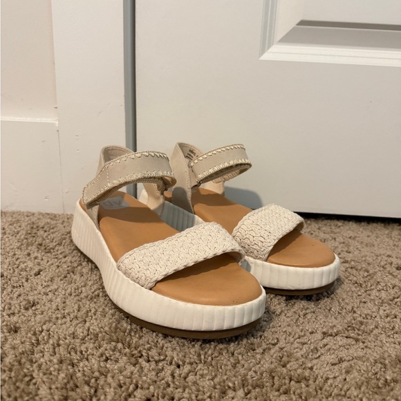 DV by Dolce Vita Shoes - Dolce Vita Beige Woven Platform Sandals - Neutral Summer Style